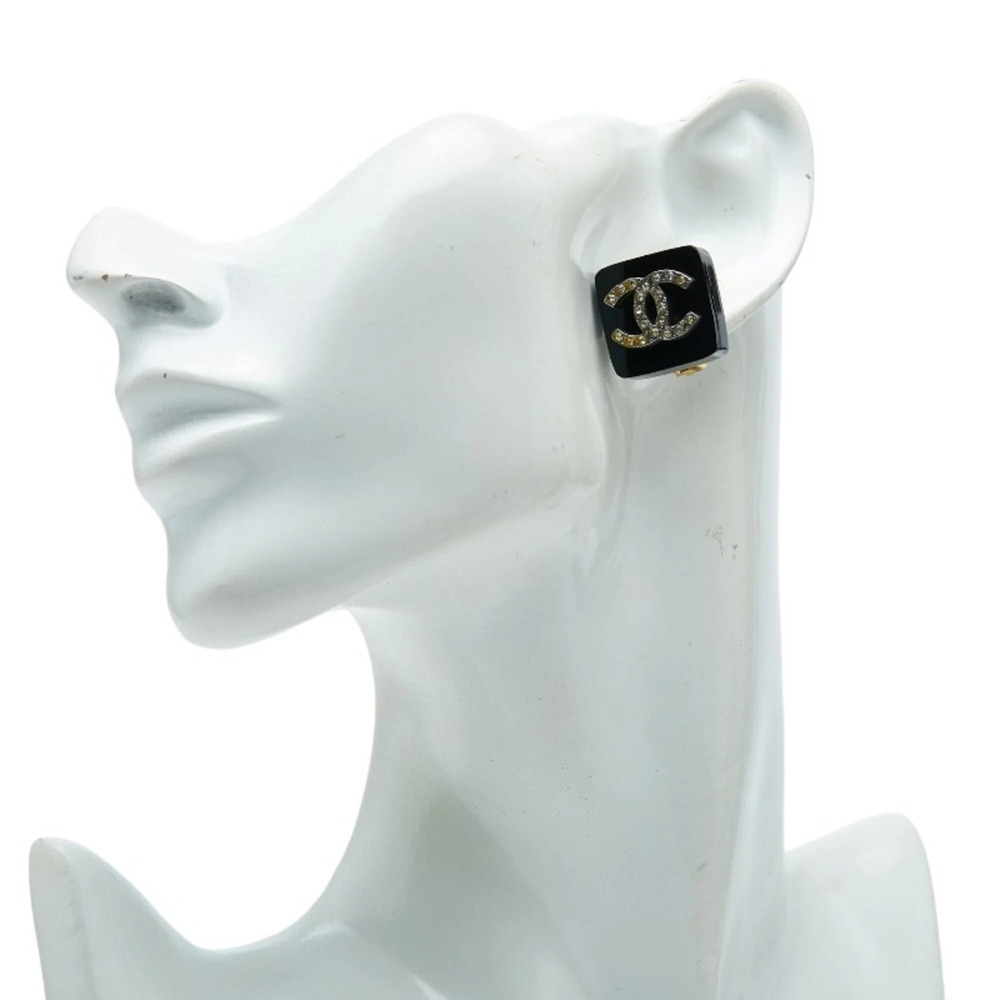 CHANEL Vintage Black Logo Earrings - Picture 5 of 5